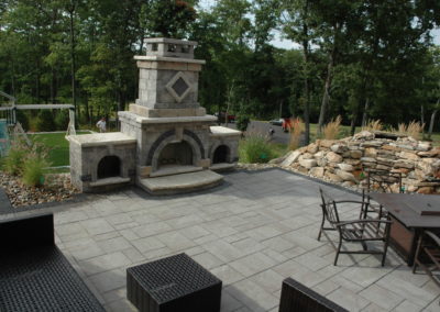 concrete-paver-patios-unilock-brussels-seating-wall-beacon-hill-new-york-blend