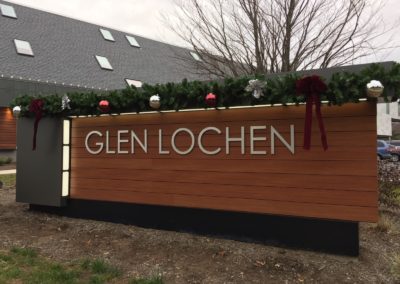 glen-lochen-mall-glastonbury-holiday