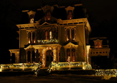 silas-w-robbins-wethersfield-holiday-lights-and-greenery-3